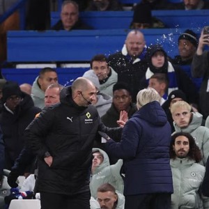 足球新闻-英足总官方：切尔西因球迷向场内投掷水瓶被罚款15万英镑