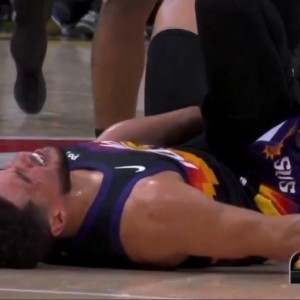 世界杯门票-雪上加霜，布克90度崴脚伤退太阳一场伤俩主力，离场前三节就得31分